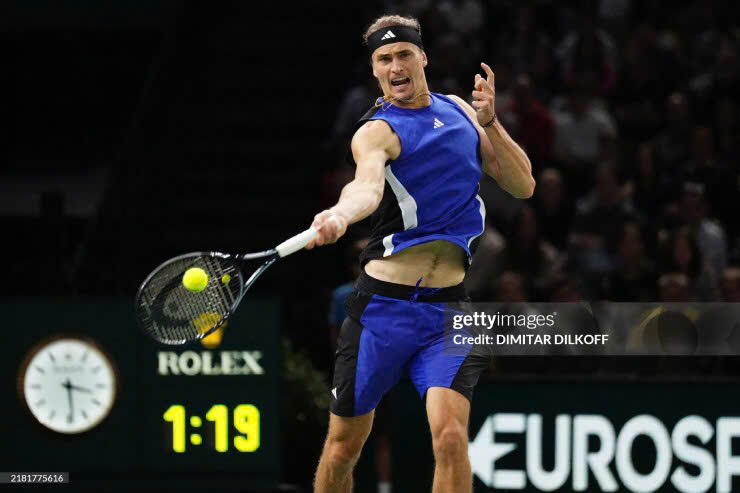 Tay vợt người Đức Zverev vào chung kết Paris Masters