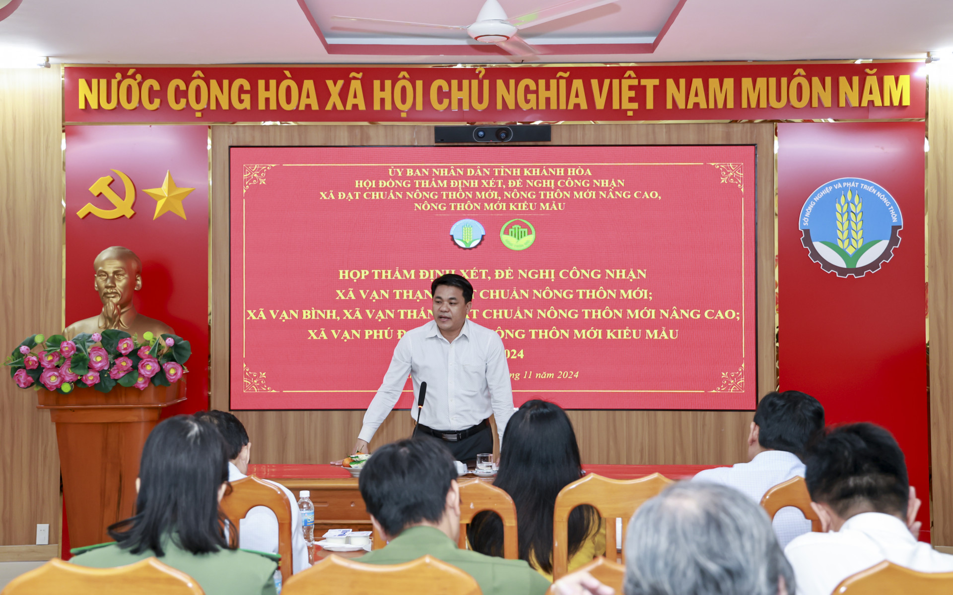 Ông Nguyễn Duy Quang chủ trì cuộc họp.