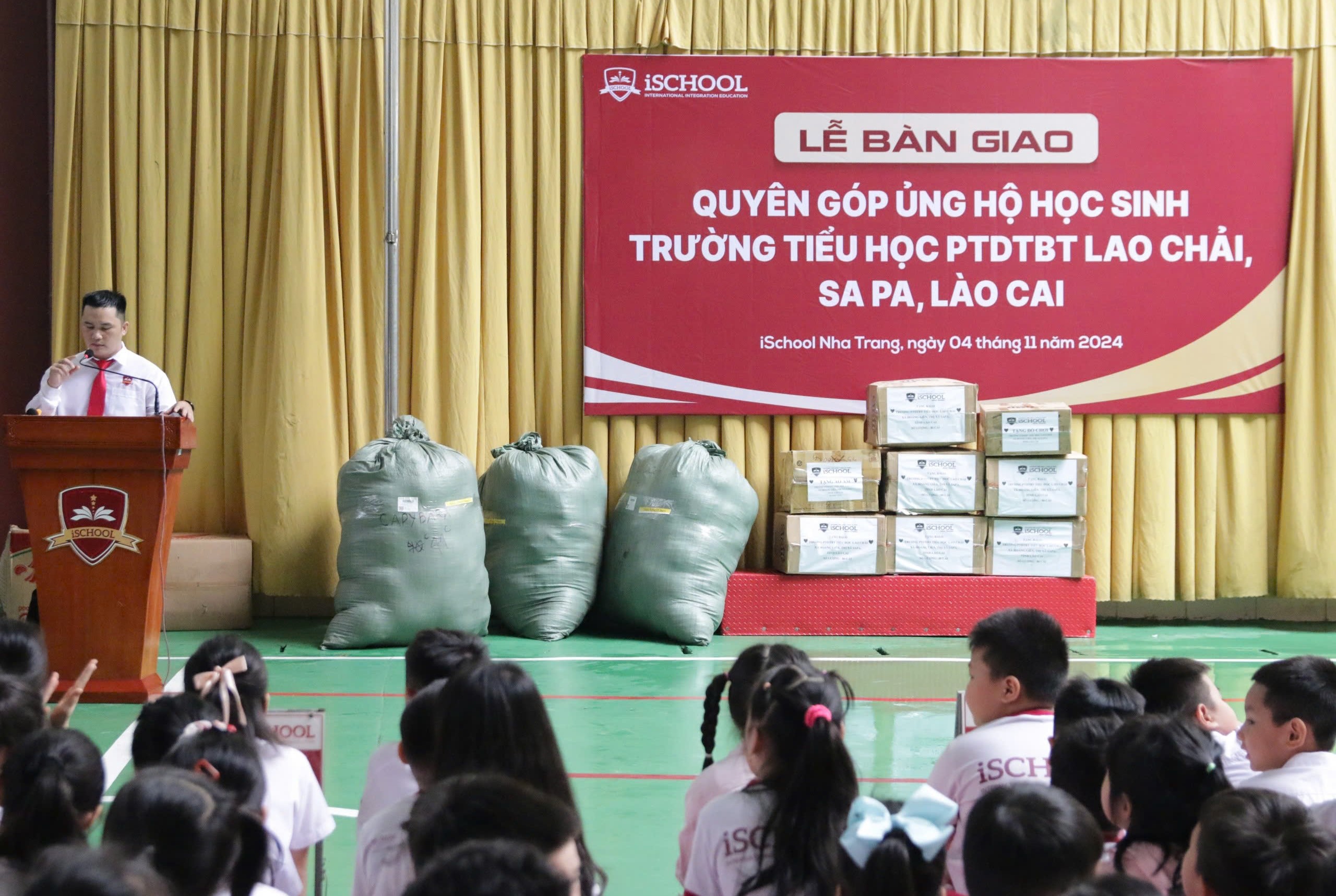 Trường iSchool Nha Trang quyên góp hơn 1.100 vật phẩm ủng hộ học sinh tỉnh Lào Cai