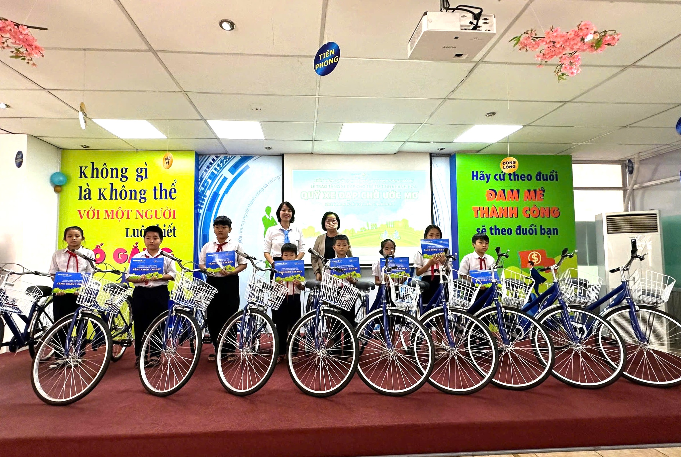 Công ty Bảo Việt Nhân Thọ Khánh Hòa tặng 30 xe đạp cho học sinh có hoàn cảnh khó khăn