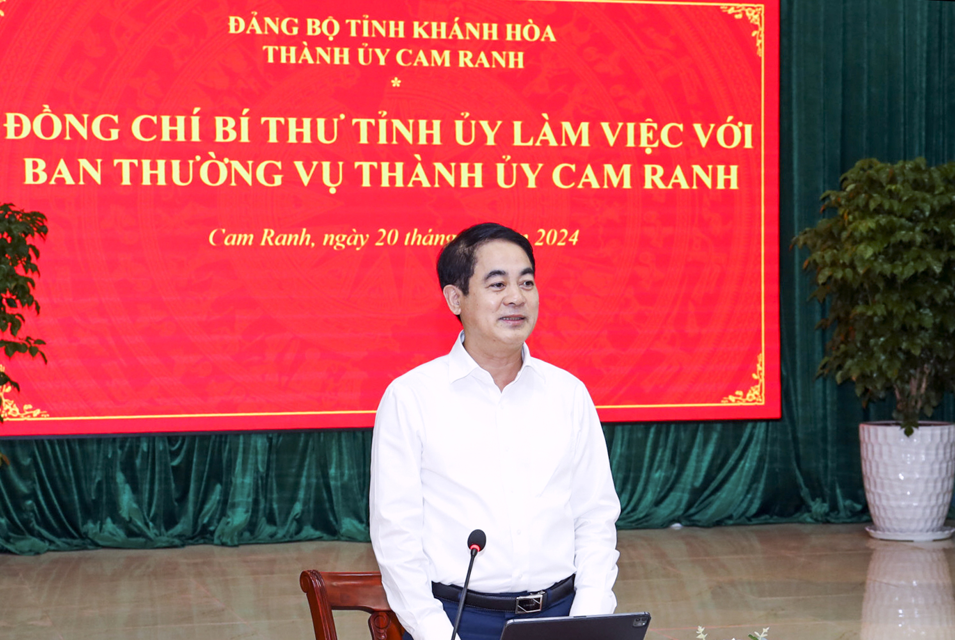 Bí thư Tỉnh ủy Nghiêm Xuân Thành làm việc với Ban Thường vụ Thành ủy Cam Ranh