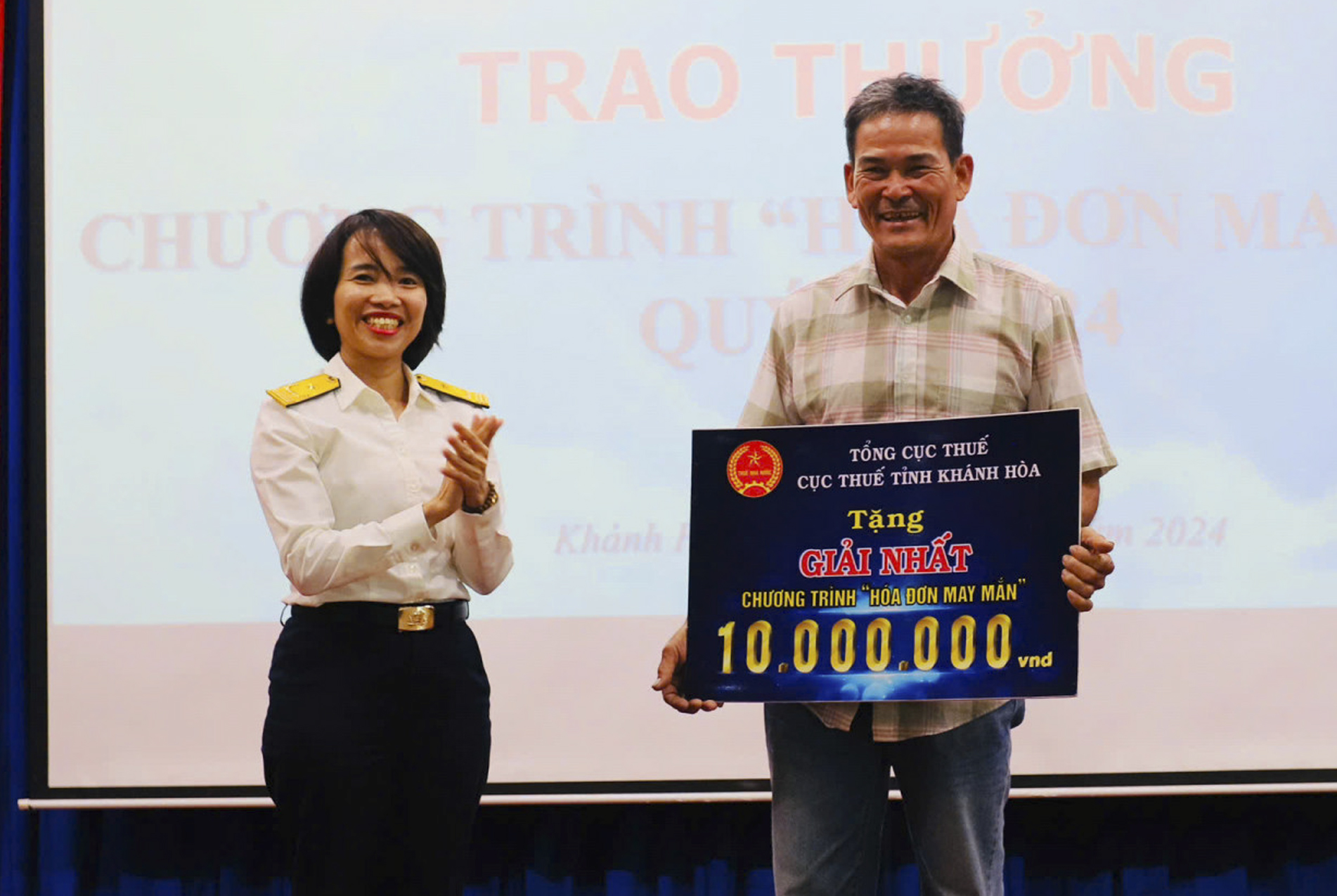 Cục Thuế tỉnh Khánh Hòa: Trao thưởng hóa đơn may mắn quý III với tổng số tiền 80 triệu đồng