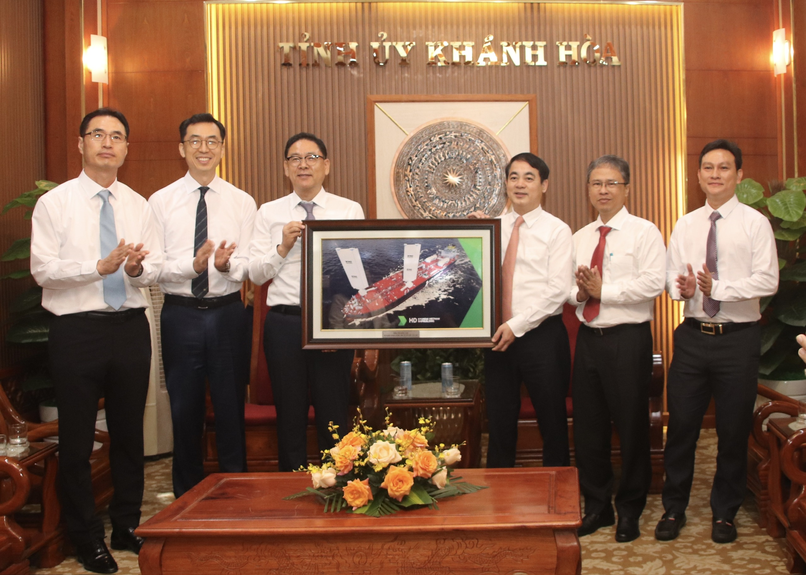 Bí thư Tỉnh ủy Nghiêm Xuân Thành làm việc với Công ty TNHH Đóng tàu HD Hyundai Việt Nam