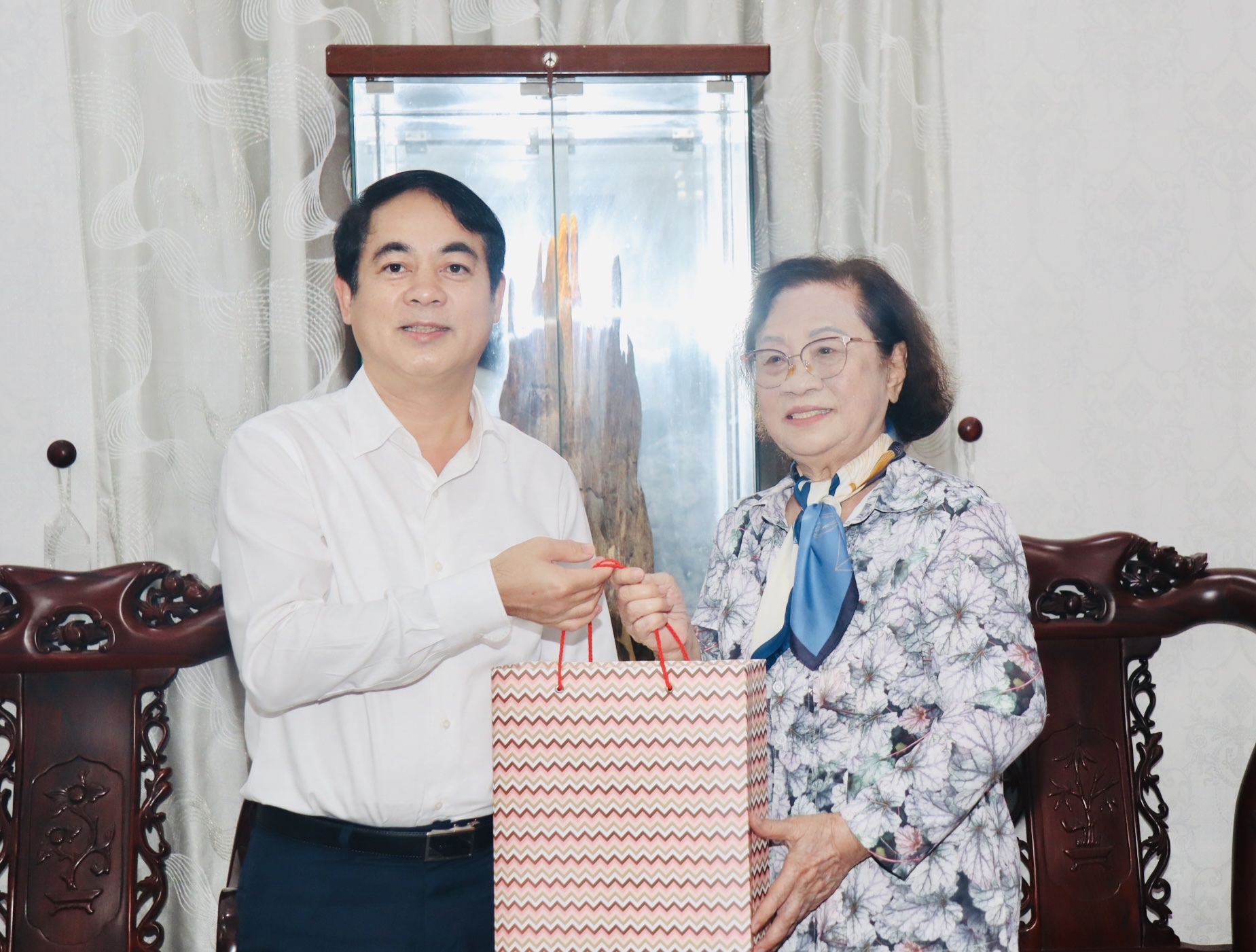 Bí thư Tỉnh ủy Nghiêm Xuân Thành thăm các vị nguyên lãnh đạo tỉnh