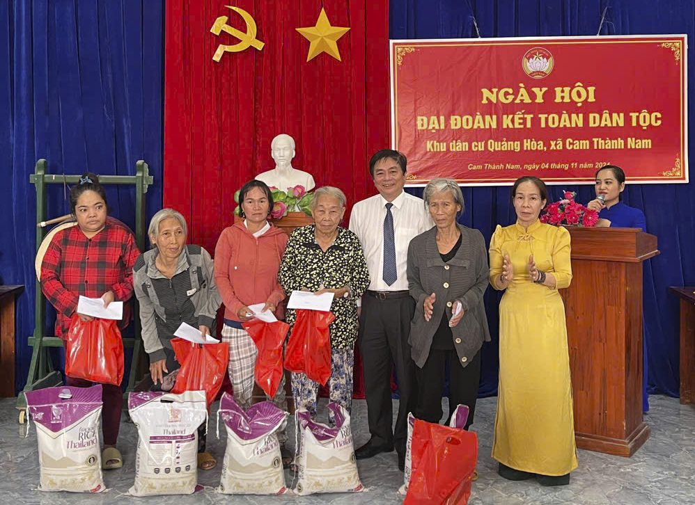 Ngày hội đại đoàn kết toàn dân tộc tại khu dân cư thôn Quảng Hòa