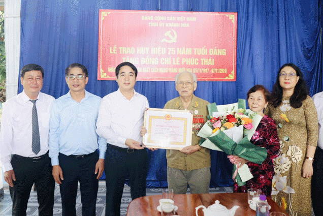 Podcast: Bản tin ngày 7-11