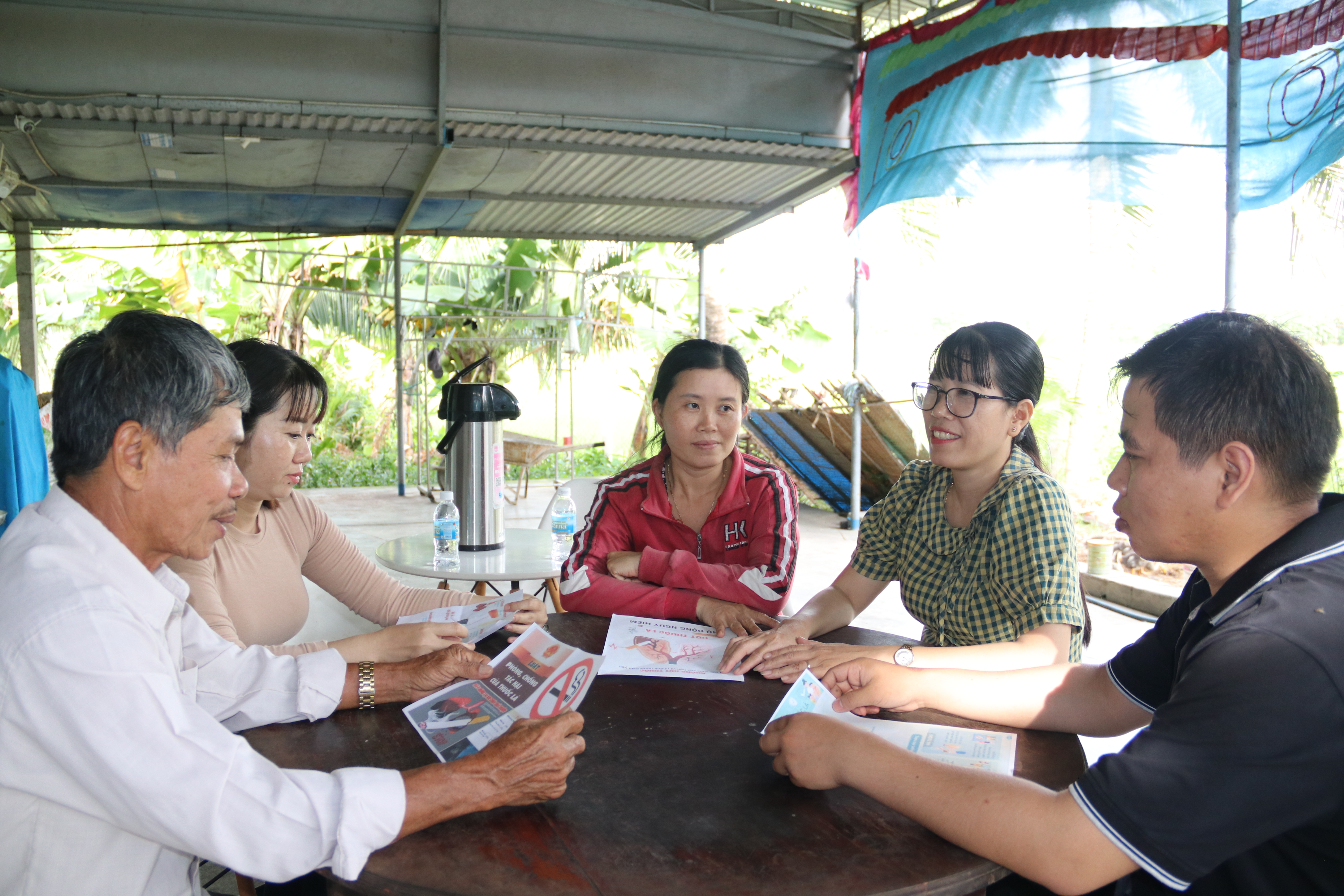 Chung tay xây dựng tổ ấm không khói thuốc lá