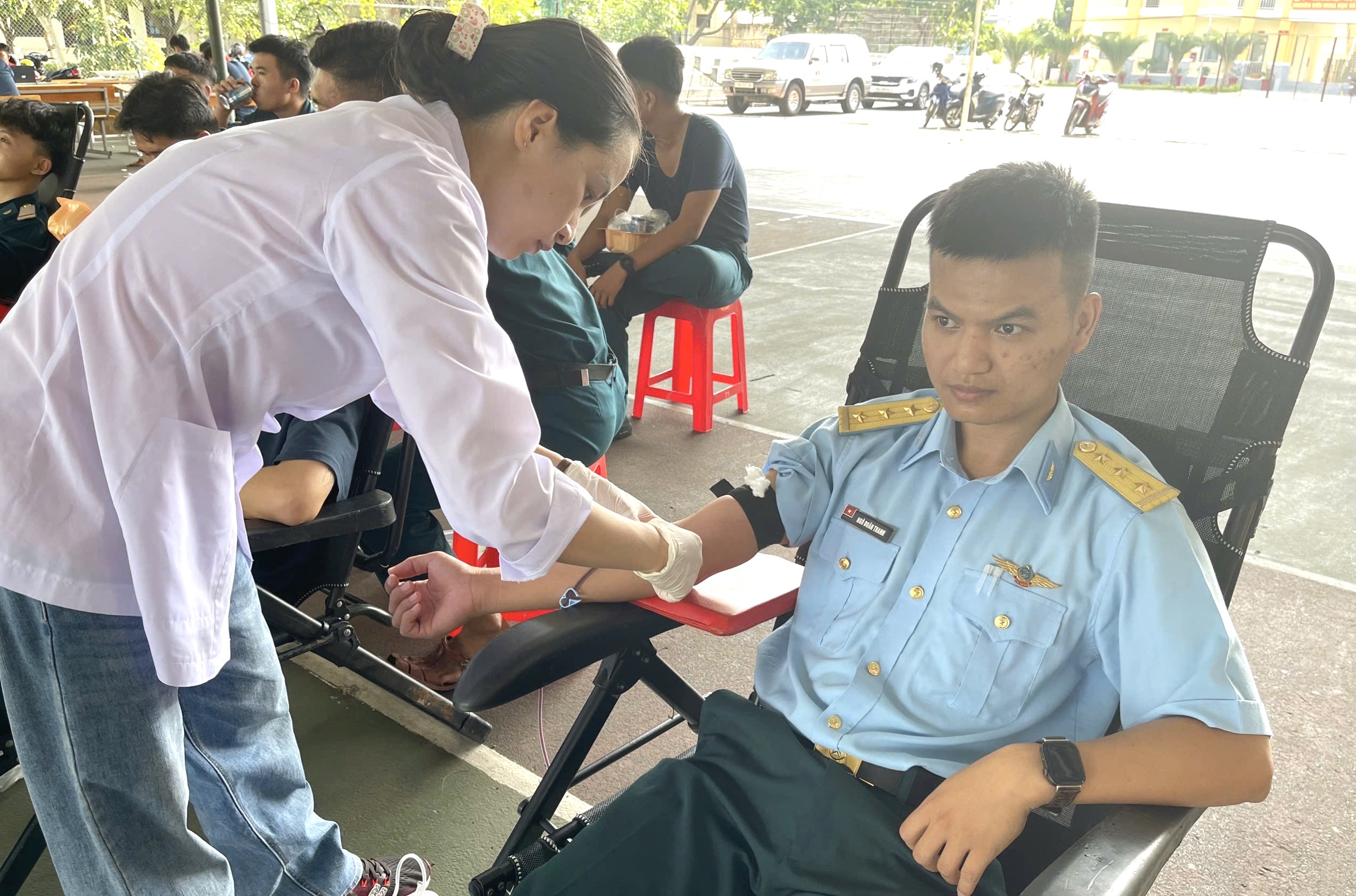 Trường  Sĩ quan Không quân: Hơn 500 cán bộ, chiến sĩ tham gia hiến máu tình nguyện