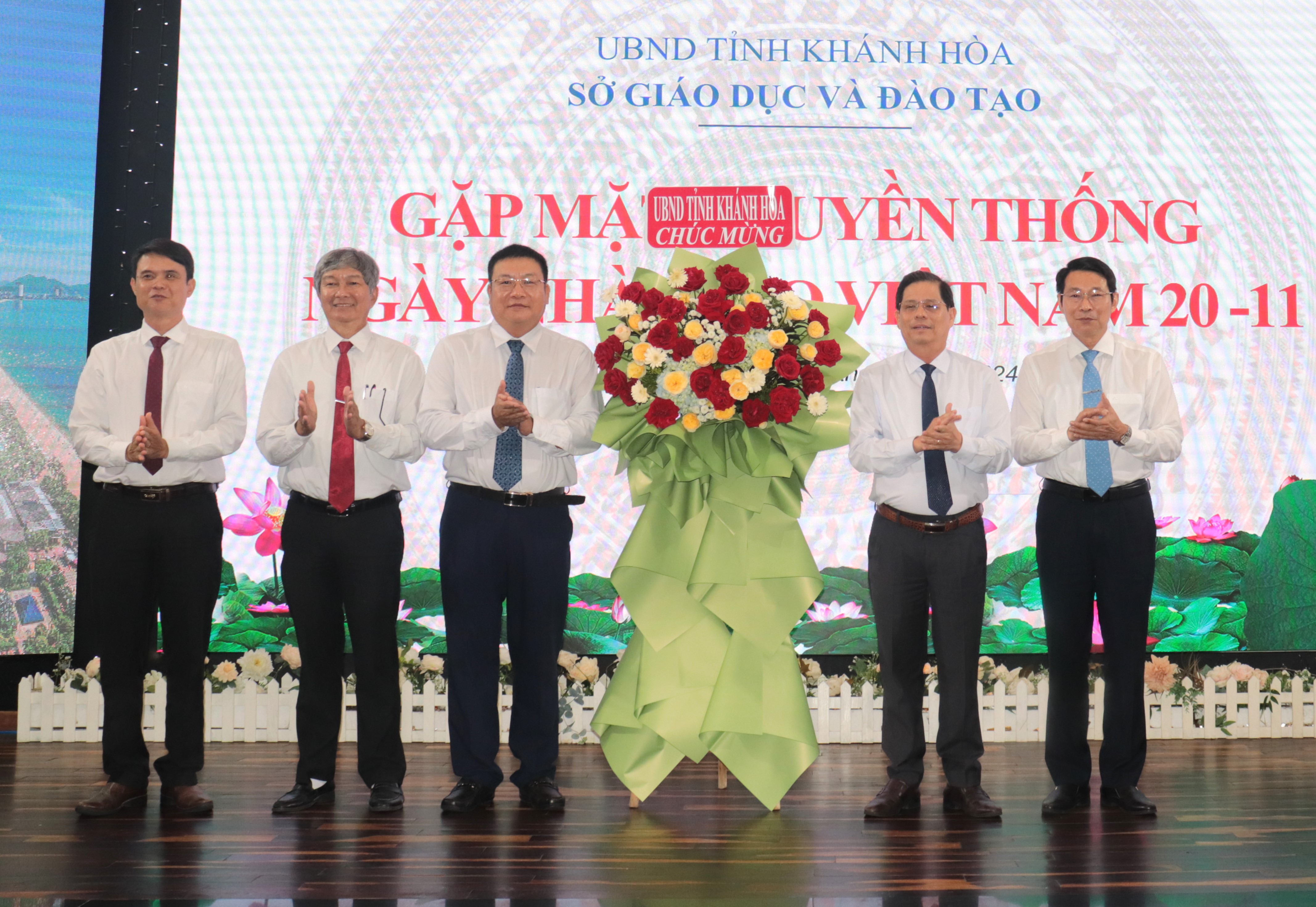 Sở Giáo dục và Đào tạo Khánh Hòa: Gặp mặt truyền thống Ngày Nhà giáo Việt Nam