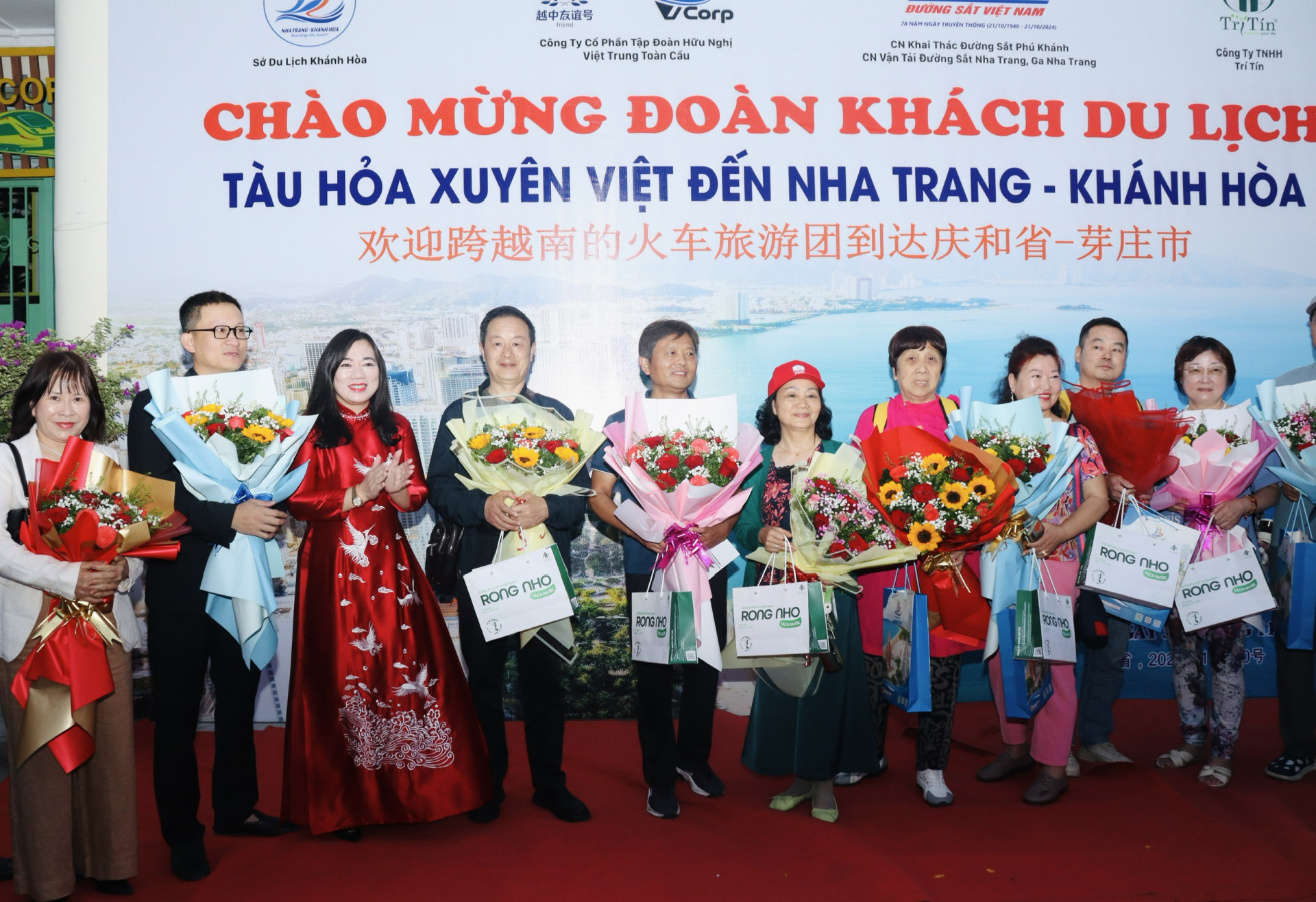Hơn 460 khách Trung Quốc đến du lịch Nha Trang - Khánh Hòa bằng tàu hỏa