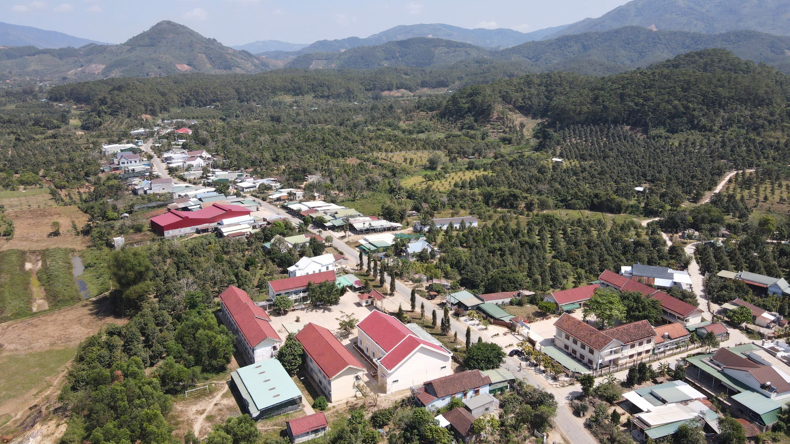 Khánh Hòa có thêm 2 xã đạt chuẩn nông thôn mới, 1 xã đạt chuẩn nông thôn mới nâng cao