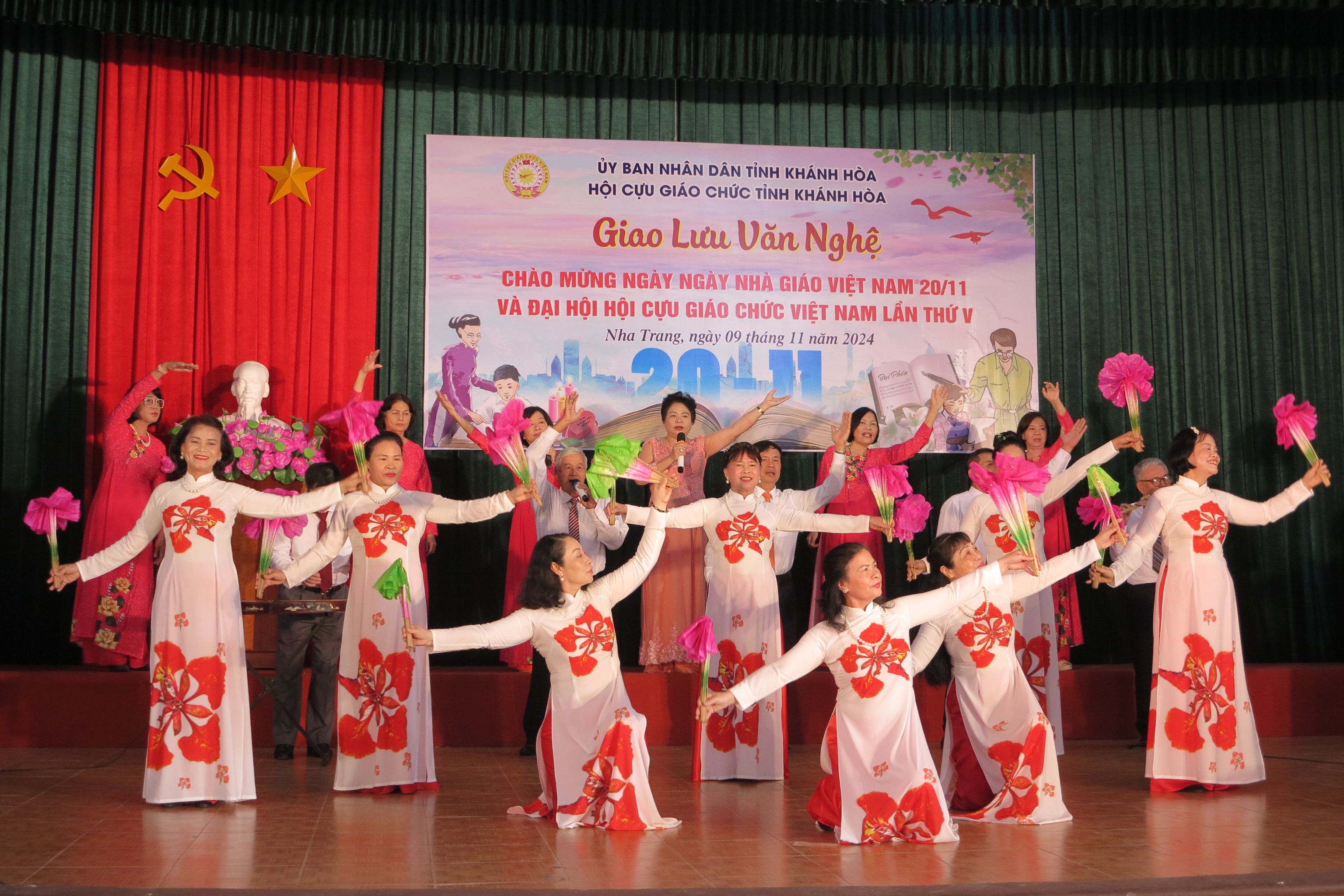 Hội Cựu Giáo chức tỉnh: Giao lưu văn nghệ chào mừng Ngày Nhà giáo Việt Nam