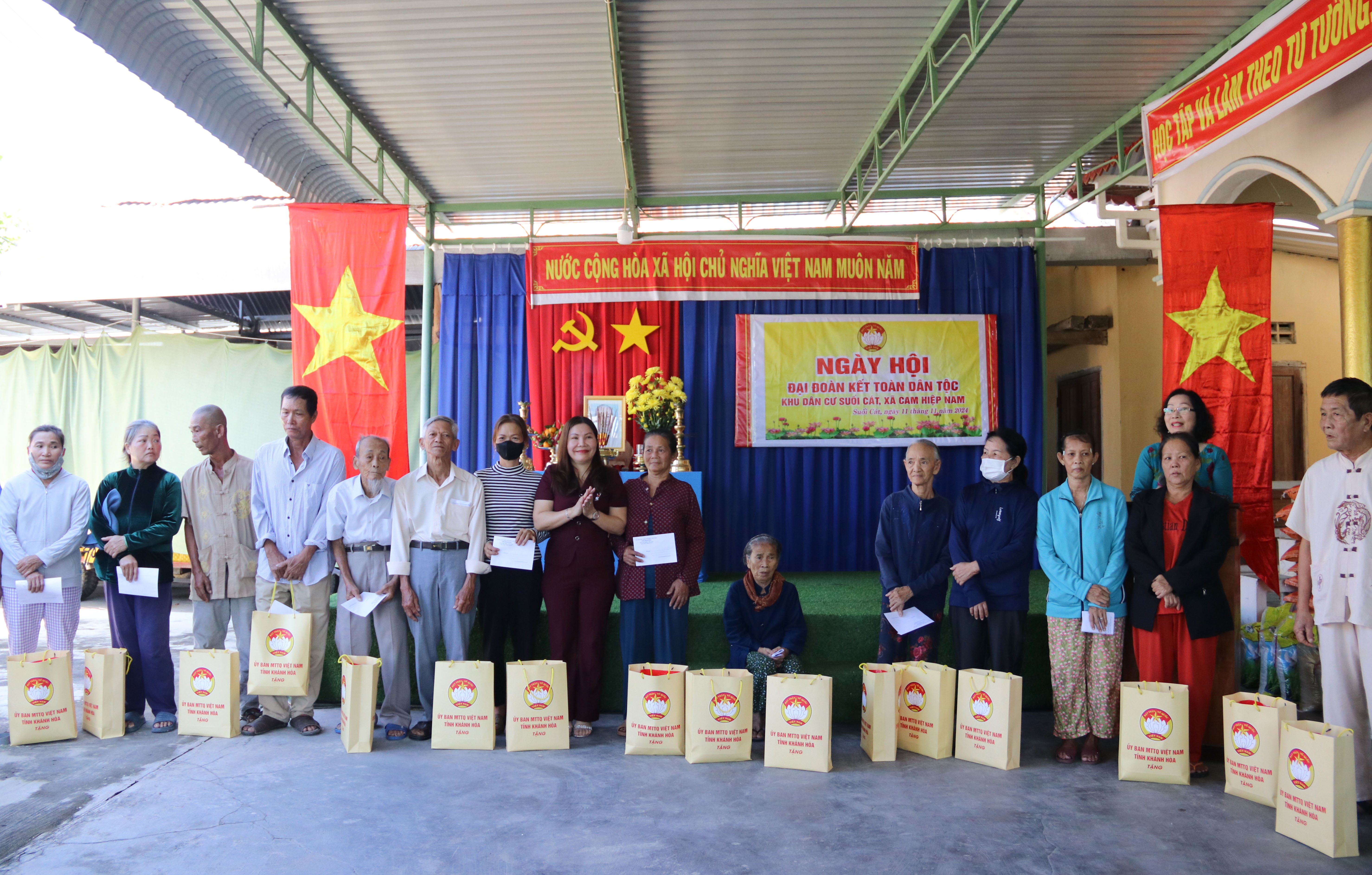 Ngày hội Đại đoàn kết toàn dân tộc tại Khu dân cư Suối Cát