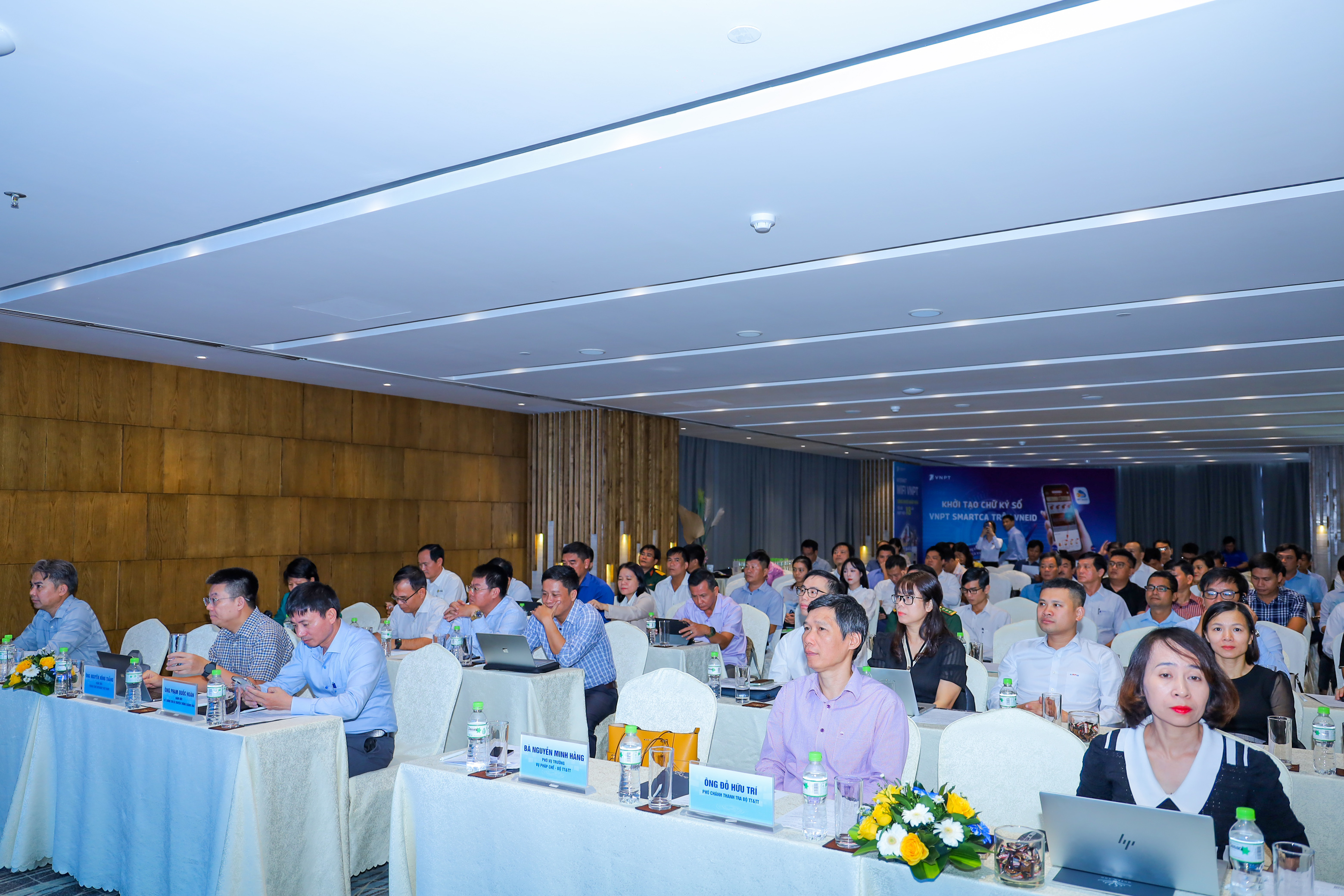 Phổ biến Luật Tần số vô tuyến điện, Luật Viễn thông và Luật Giao dịch điện tử