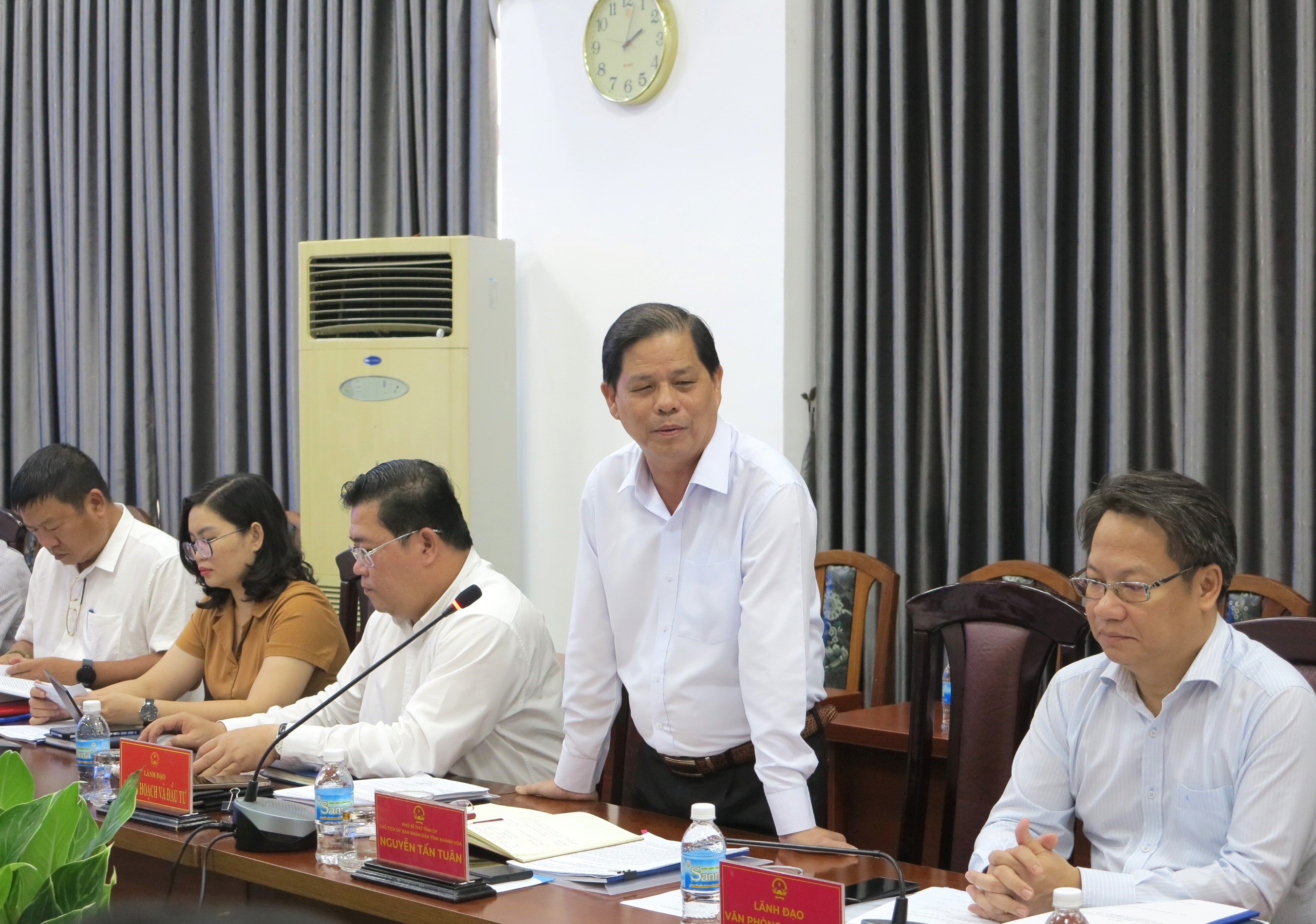 Chủ tịch UBND tỉnh Nguyễn Tấn Tuân làm việc với Trường Đại học Nha Trang