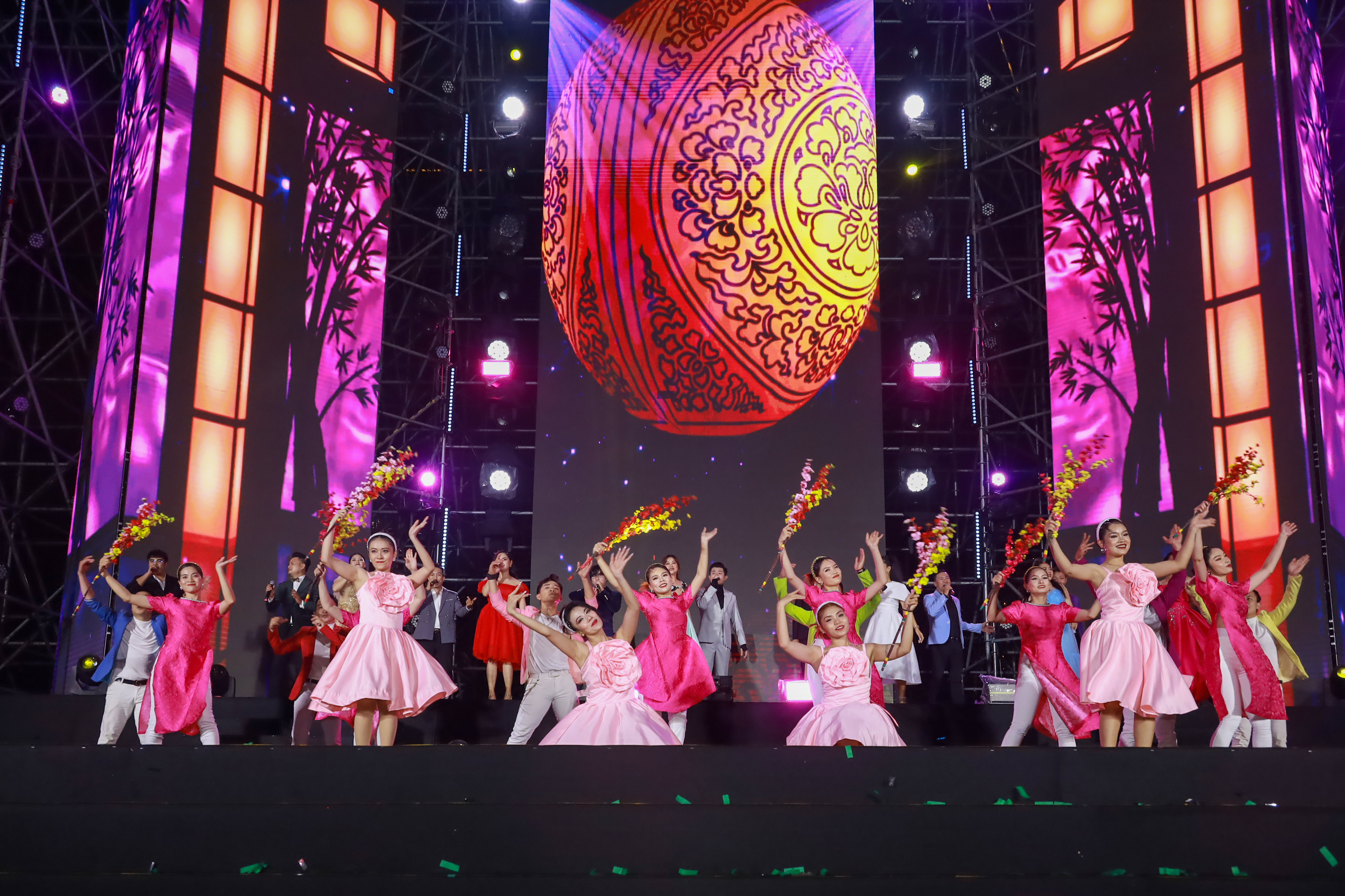 Đa dạng hoạt động văn hóa nghệ thuật cuối năm