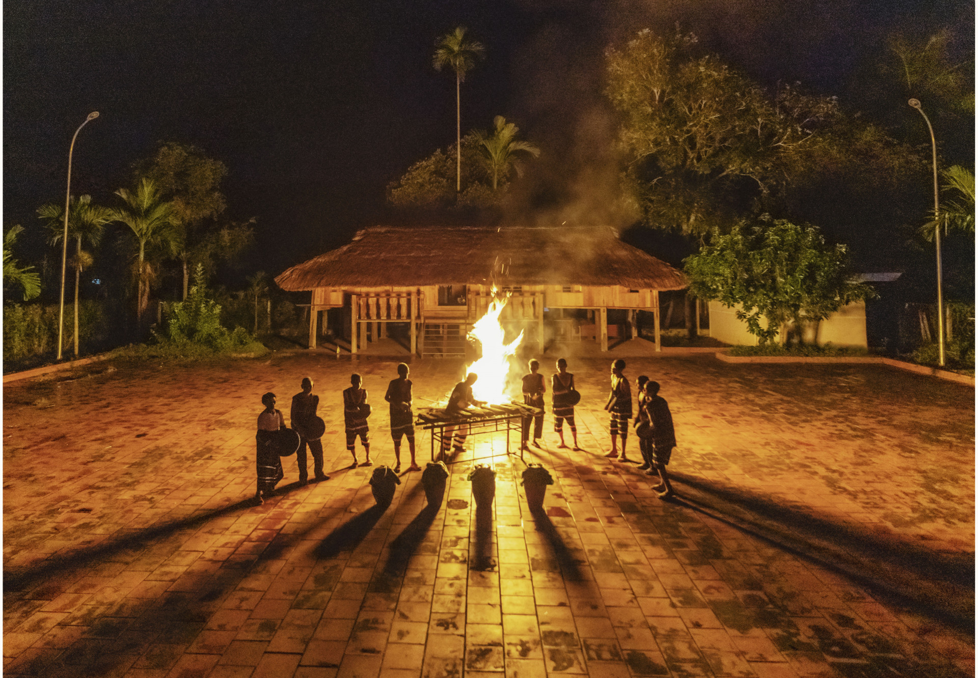 Performing cultural performances imbued with Raglai ethnic identity for tourists at Hon Dung villages long house