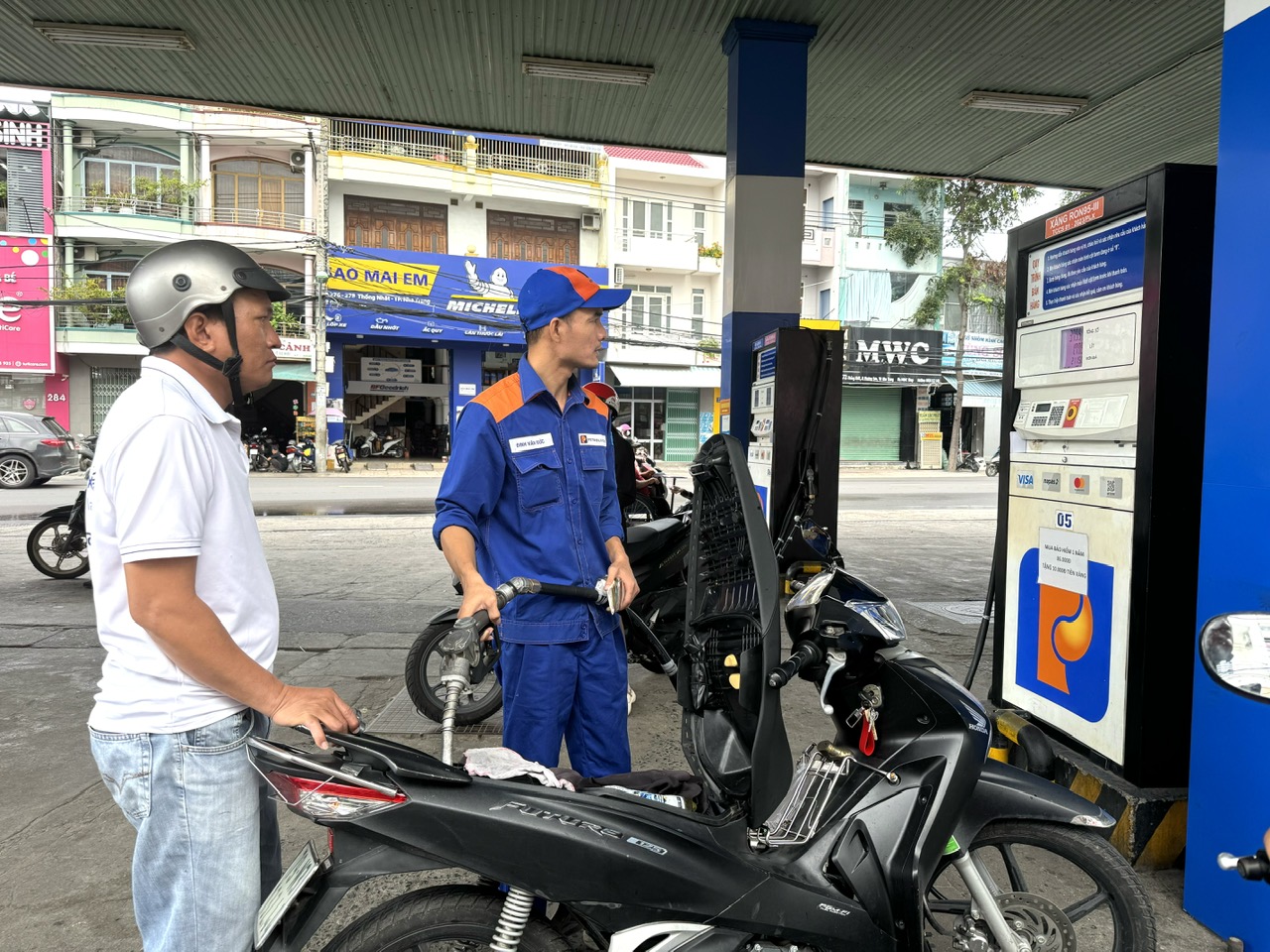 Giá xăng dầu đồng loạt tăng