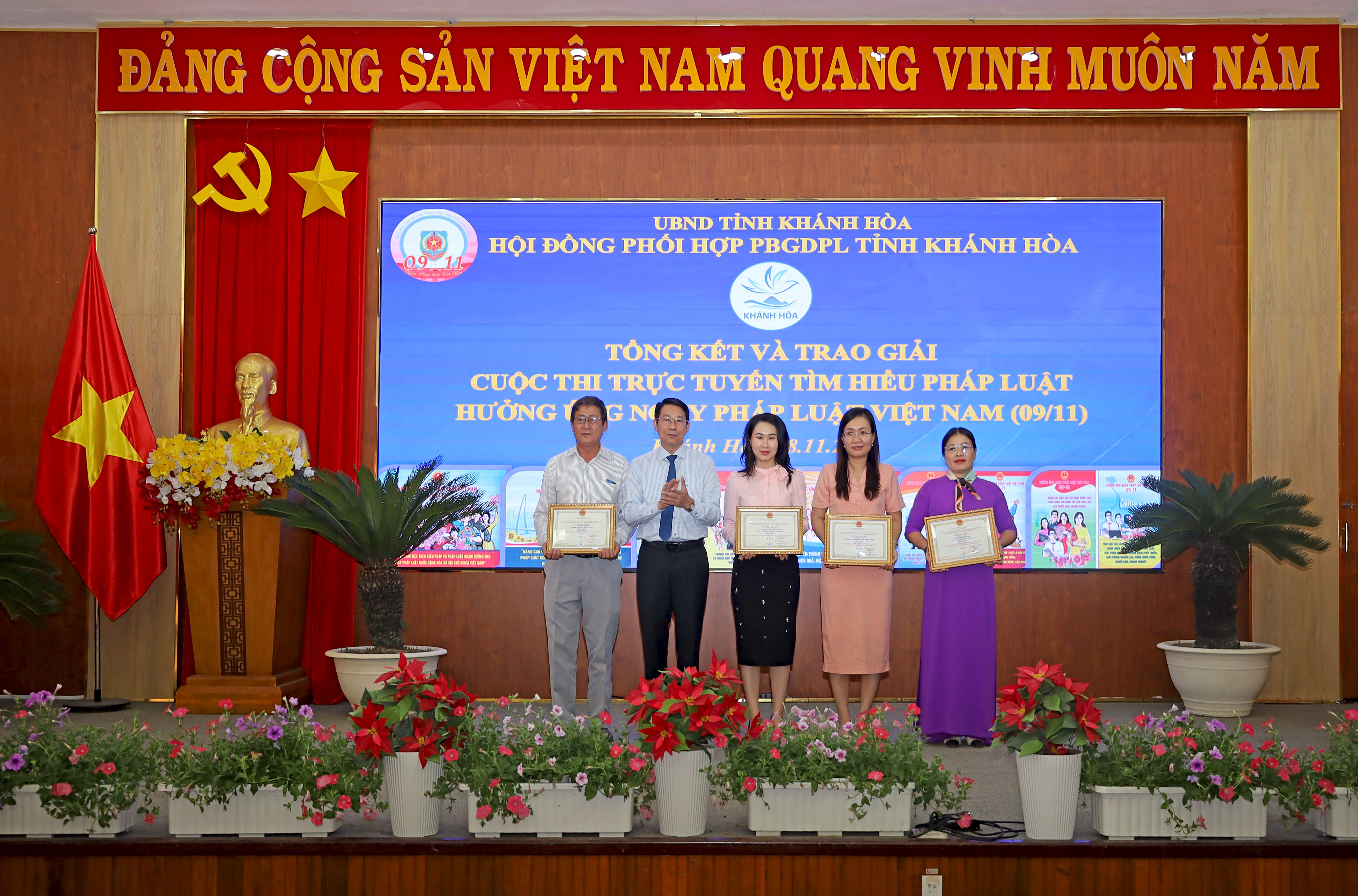 Trao giải 2 cuộc thi trực tuyến tìm hiểu pháp luật năm 2024