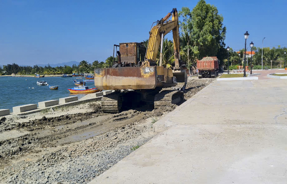 Sau phản ánh của Báo Khánh Hòa, đường bờ kè Vĩnh Yên đã được sửa chữa
