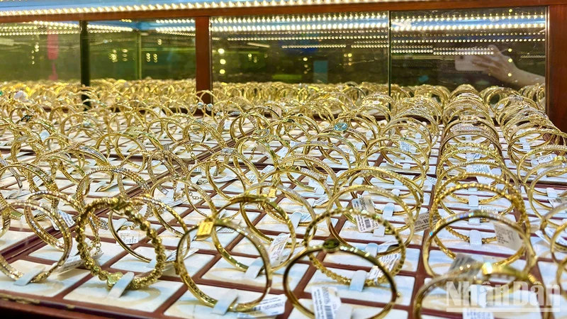 Giá vàng ngày 18/11: Vàng miếng, vàng nhẫn bật tăng mạnh dù các chuyên gia kém lạc quan