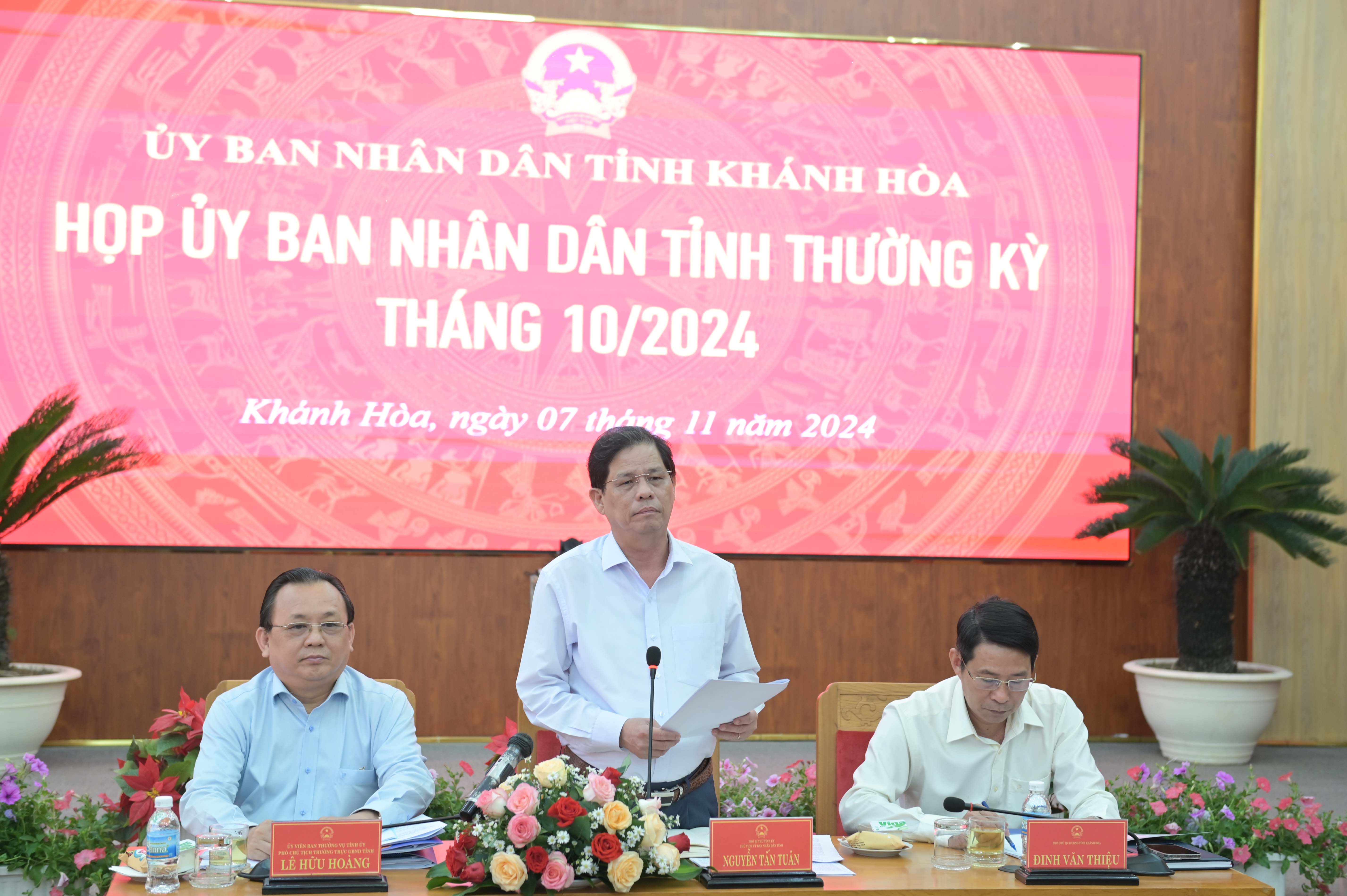 Quyết liệt tăng tốc giải ngân vốn đầu tư công, tháo gỡ vướng mắc trong giải phóng mặt bằng