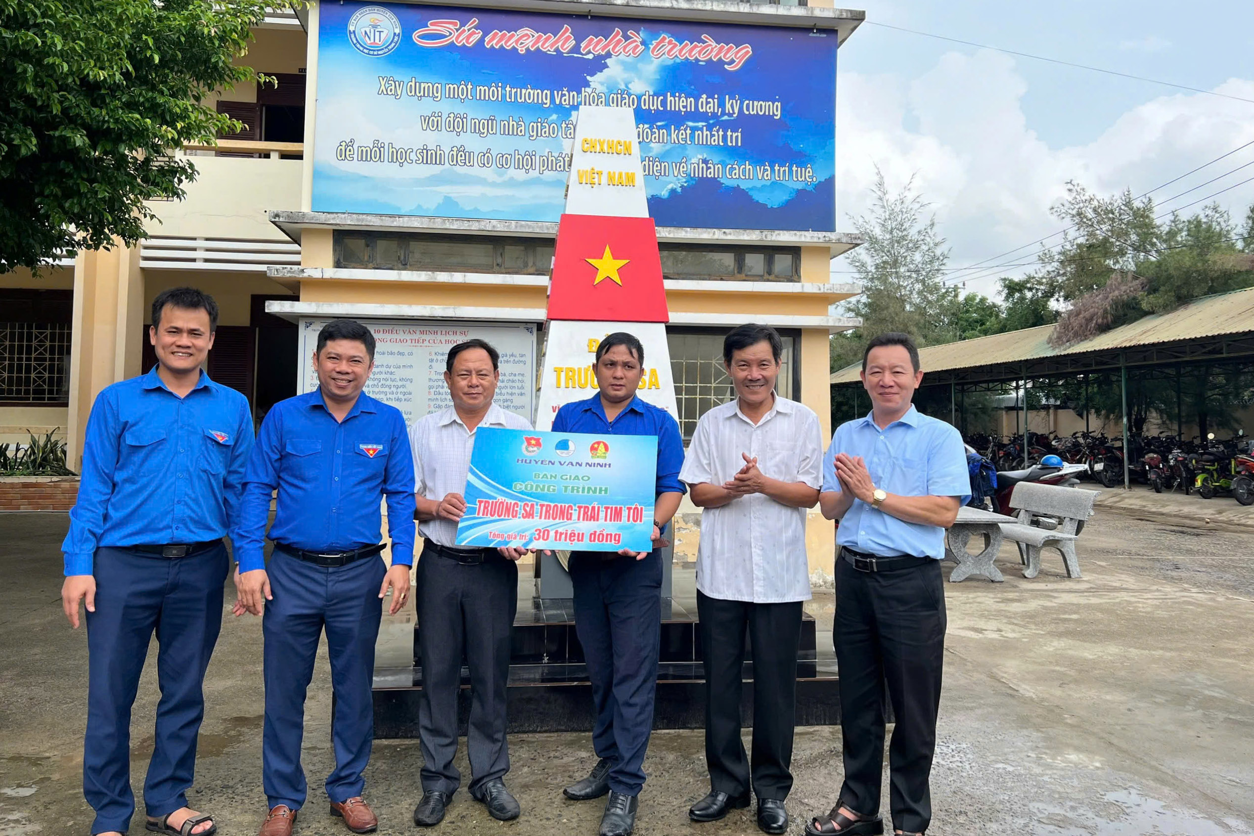 Huyện đoàn Vạn Ninh: Khánh thành công trình “Trường Sa trong trái tim tôi” và tổ chức phiên tòa giả định