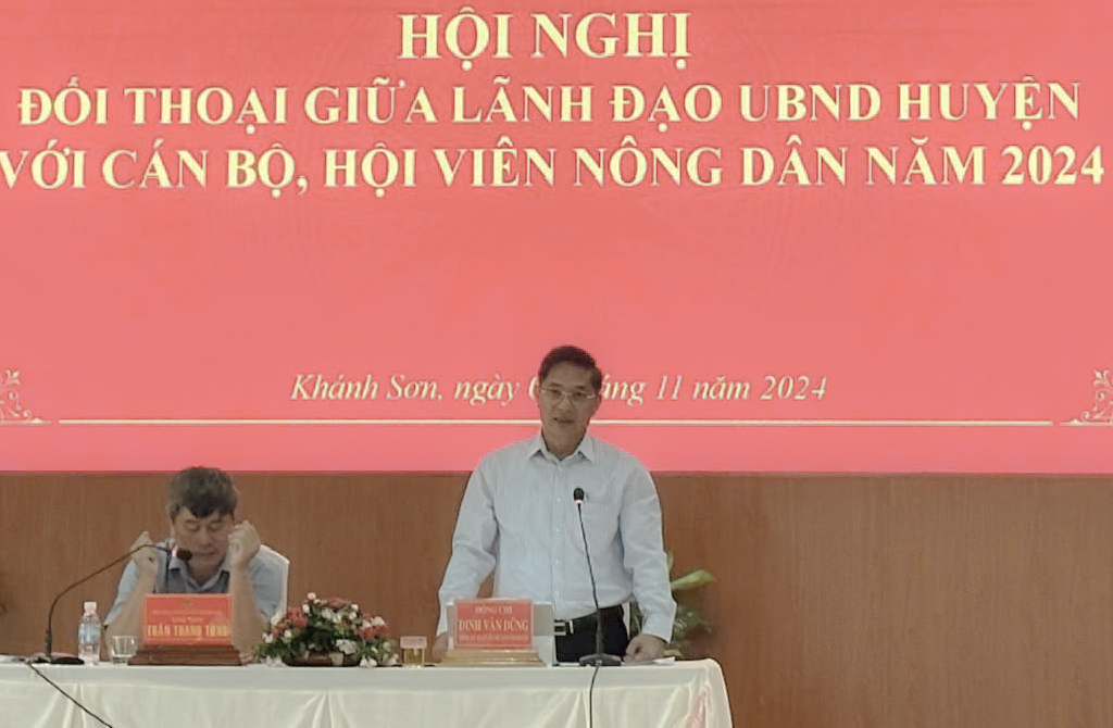 UBND huyện Khánh Sơn đối thoại với nông dân về sản xuất nông nghiệp, xây dựng nông thôn mới