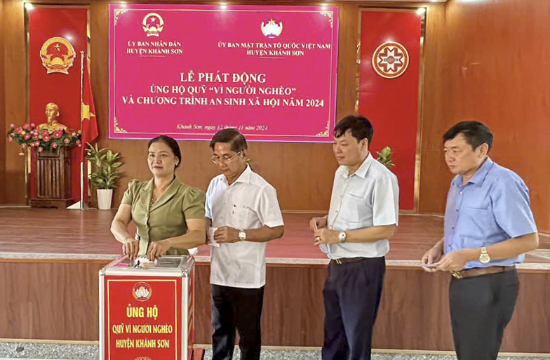 Hơn 243 triệu đồng ủng hộ Quỹ Vì người nghèo huyện Khánh Sơn