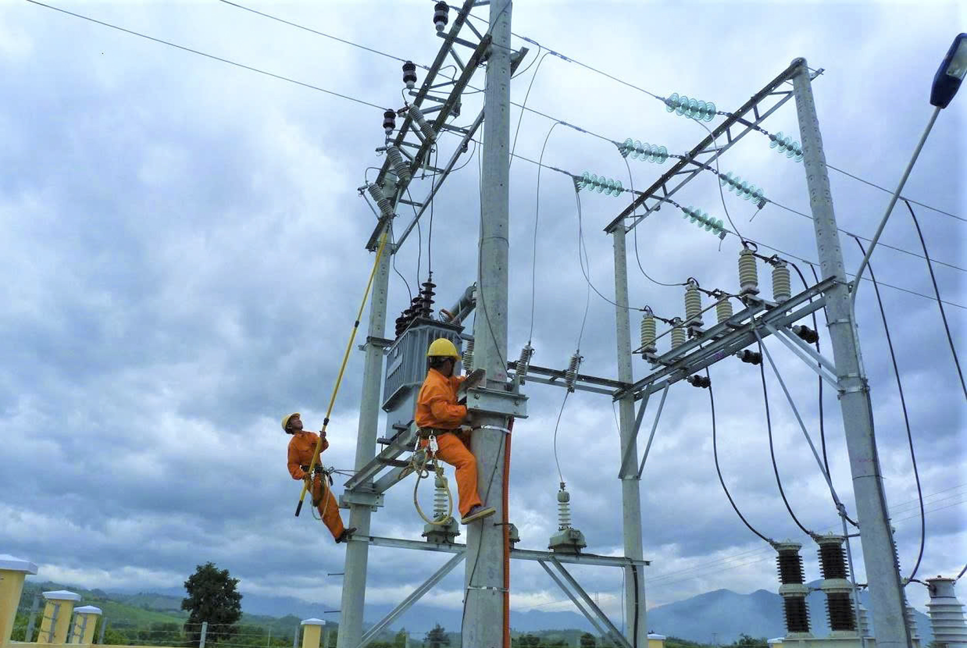 Sản xuất điện tiếp tục giúp công nghiệp tăng trưởng cao