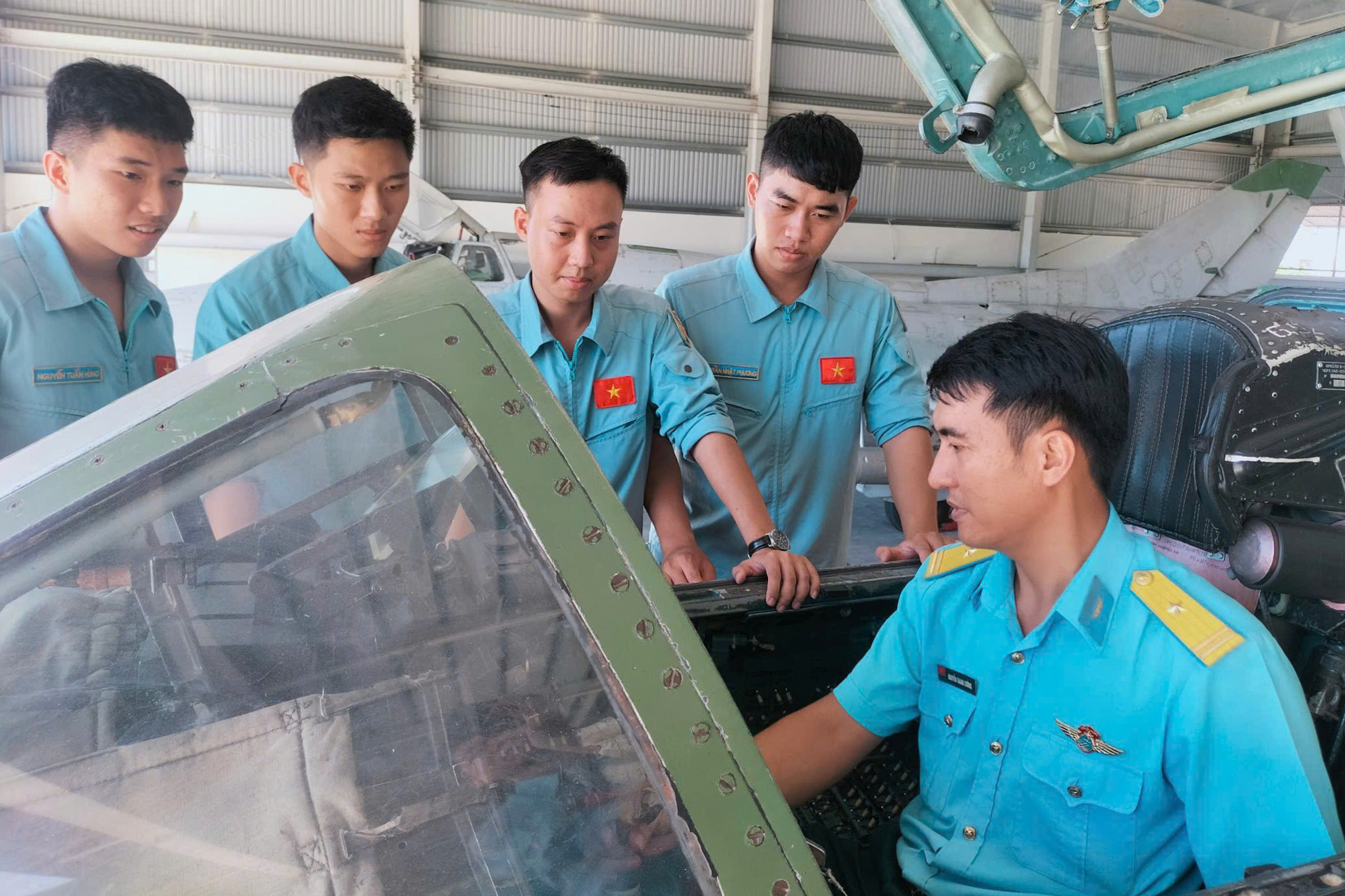 Giảng viên không quân nhiệt huyết, nhiều sáng kiến