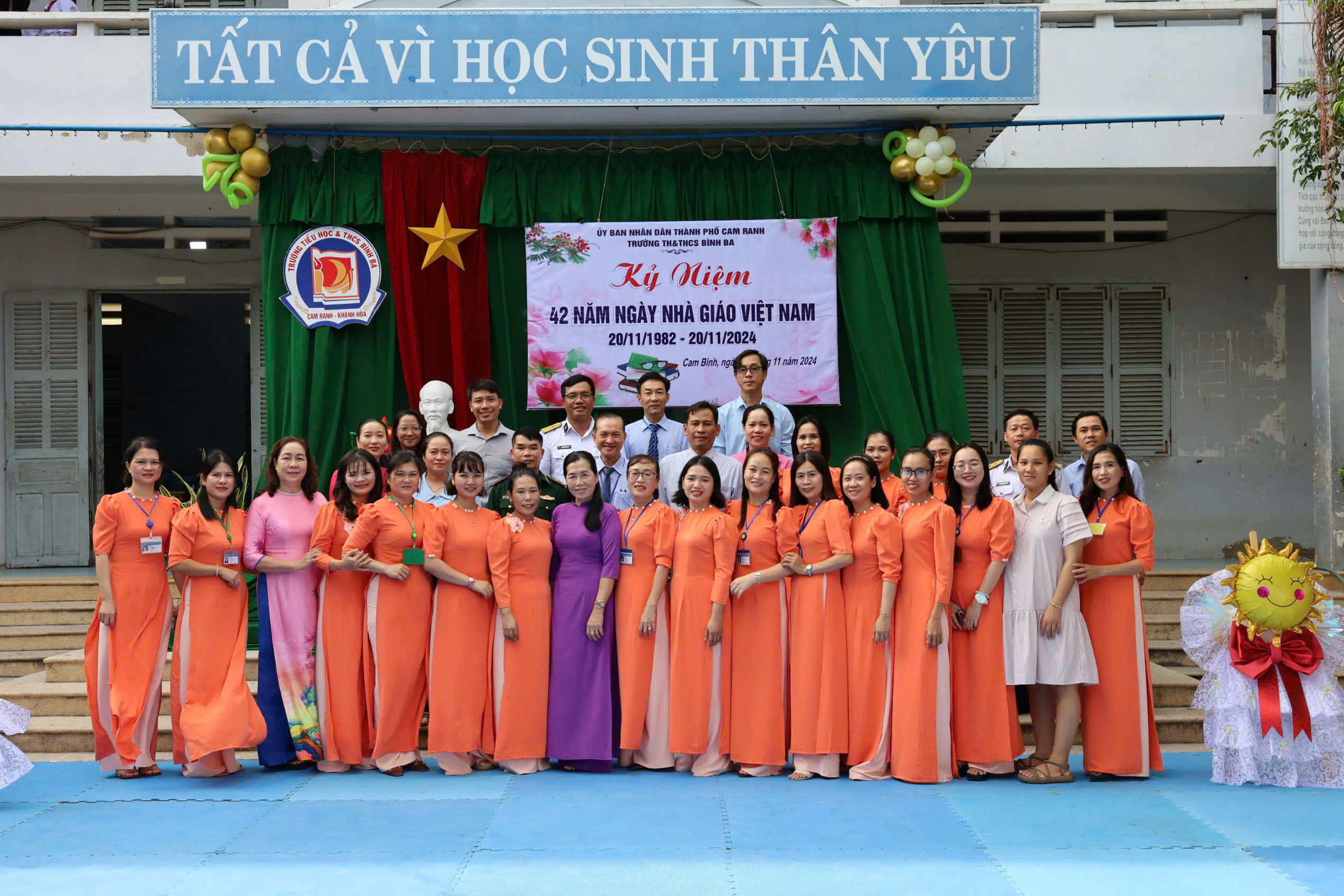 Thăm, chúc mừng Trường Tiểu học và THCS Bình Ba.