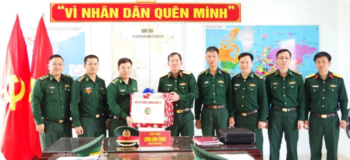 Bộ Tư lệnh Quân khu 5 thăm, kiểm tra Đồn Biên phòng Cầu Bóng