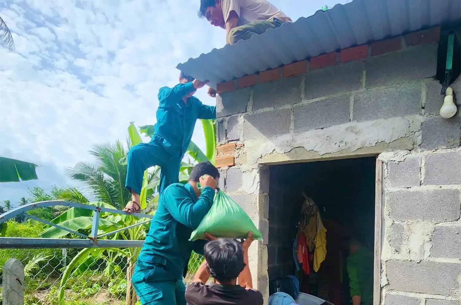 Khu vực Cam Ranh khẩn trương phòng, chống bão số 13