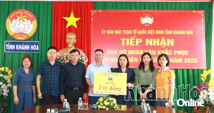 Ủy ban MTTQ Việt Nam tỉnh Khánh Hòa tiếp nhận hơn 2 tỷ đồng ủng hộ người dân bị thiệt hại do mưa lũ