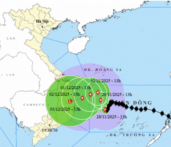 Bão số 15 sức gió giật cấp 13