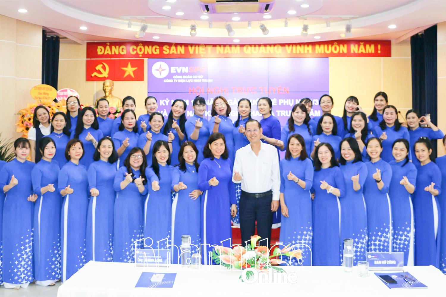 Ban lãnh đạo Công ty Điện lực Khánh Hòa quan tâm, động viên nữ cán bộ, nhân viên trong các dịp lễ kỷ niệm.