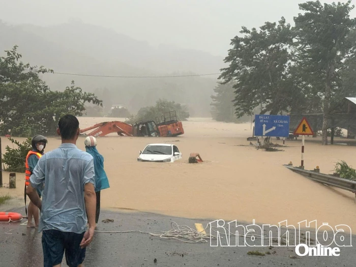 Xã Nam Khánh Vĩnh di dời khẩn cấp hơn 1.000 hộ dân đến nơi an toàn