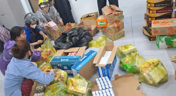 Hội Liên hiệp Phụ nữ xã Đại Lãnh vận động nhu yếu phẩm hỗ trợ người dân vùng bị ngập lụt