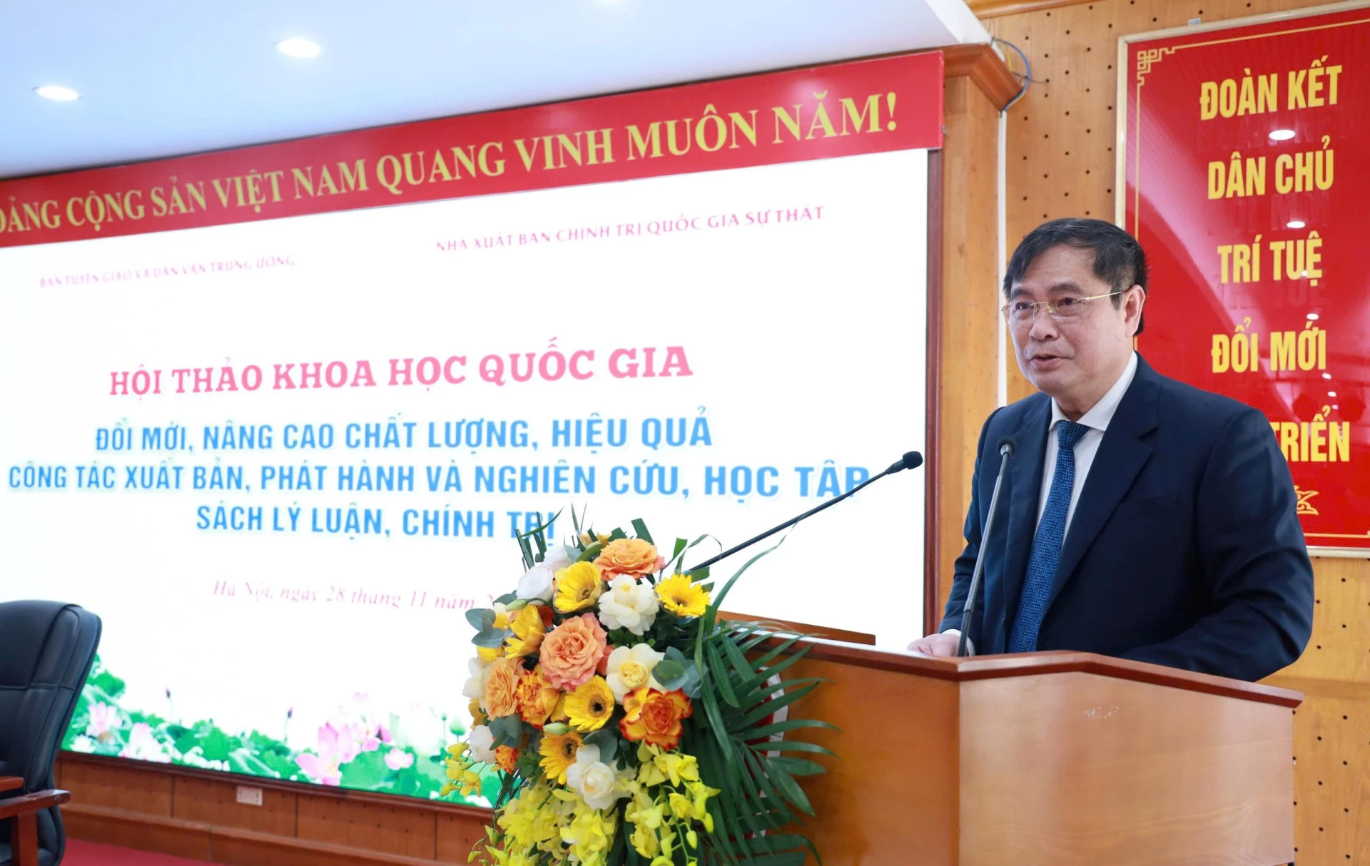 Đồng chí Phan Xuân Thủy, Phó Trưởng Ban Tuyên giáo và Dân vận Trung ương phát biểu tổng kết Hội thảo.