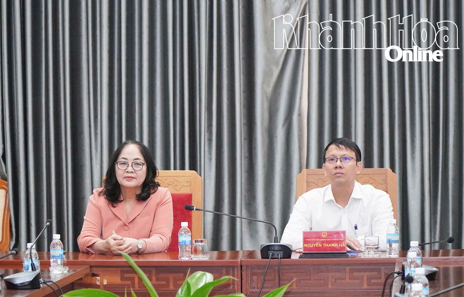 Đồng chí Nguyễn Thanh Hà và lãnh đạo Hội Người cao tuổi tỉnh dự hội thảo tại điểm cầu Khánh Hòa.