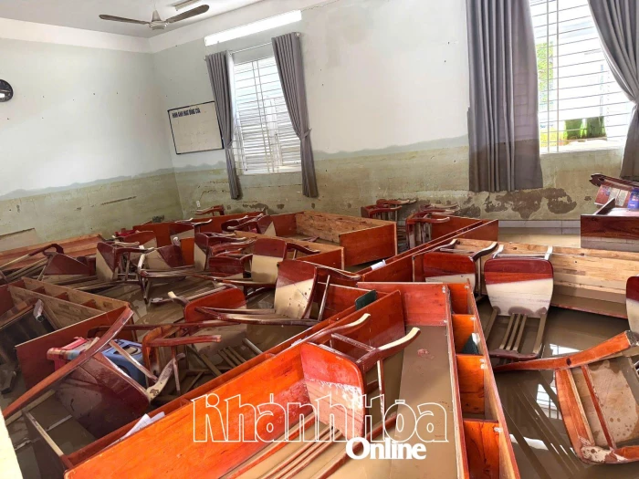 Trường học chủ động, phối hợp dọn dẹp vệ sinh sau khi lũ rút