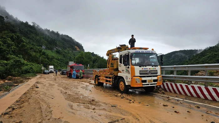 Cấm phương tiện lưu thông qua tuyến Quốc lộ 27C và Tỉnh lộ 9