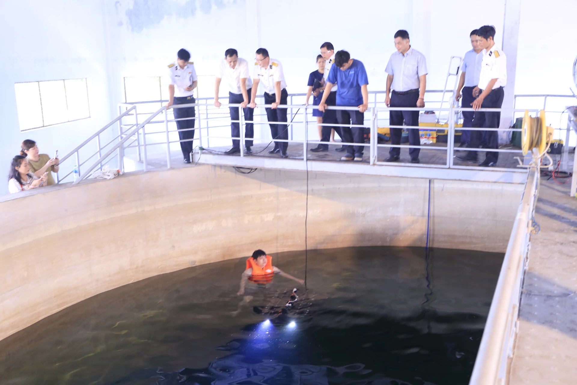 Thử nghiệm sản phẩm rô bốt phỏng sinh học dưới nước.