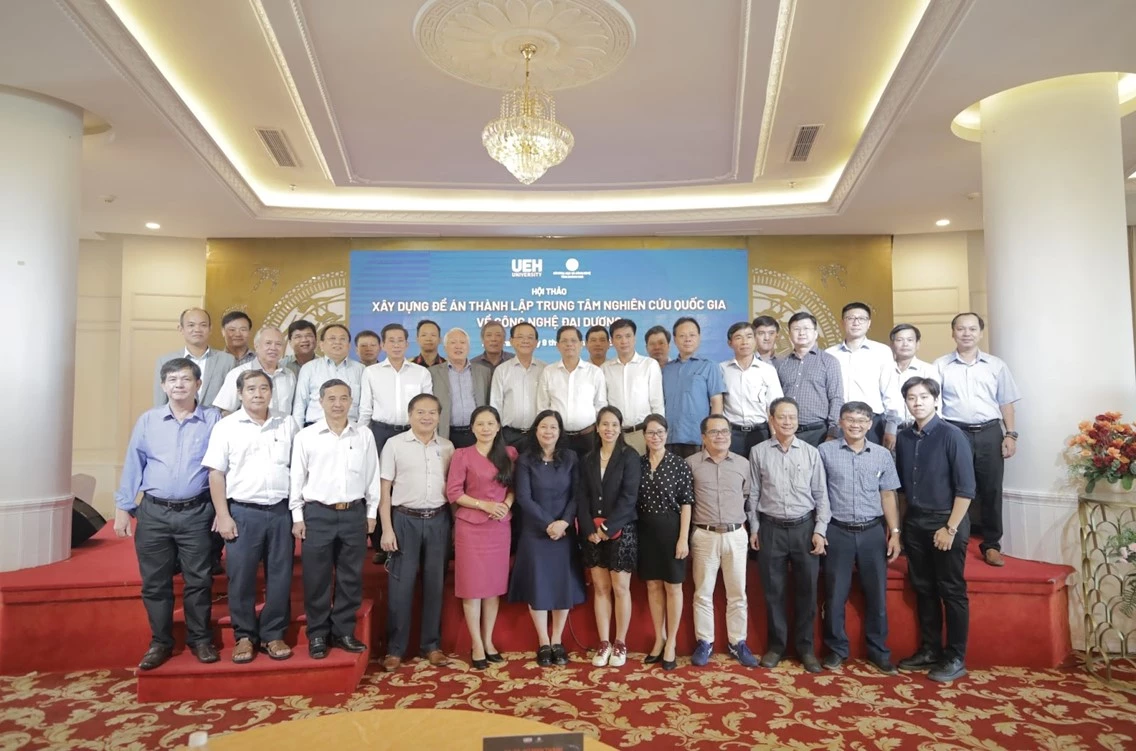 Hình 1. Chuyến công tác và làm việc với UBND tỉnh Khánh Hòa