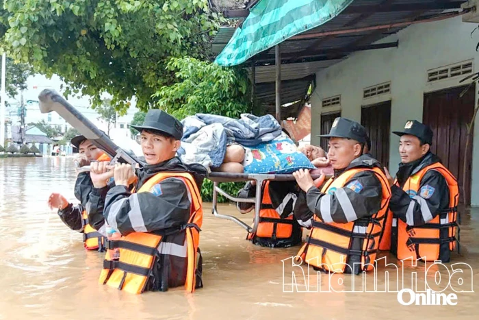 Ấm áp tình quân dân  