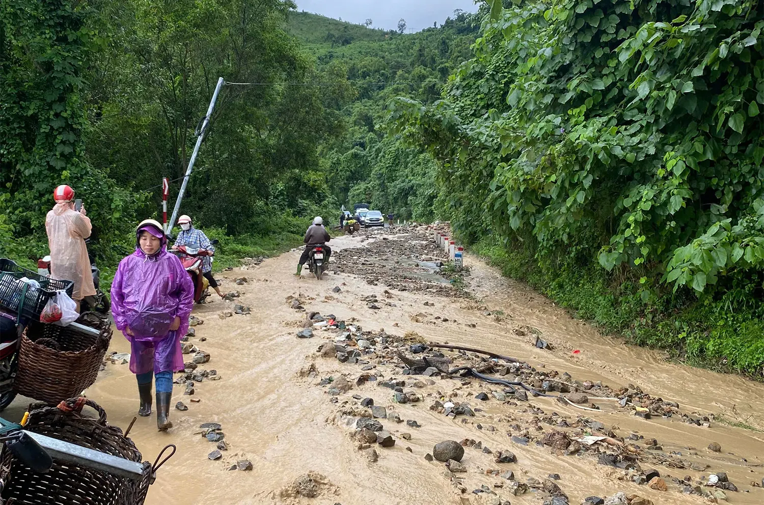 Chủ động ứng phó, bảo đảm giao thông thông suốt, an toàn