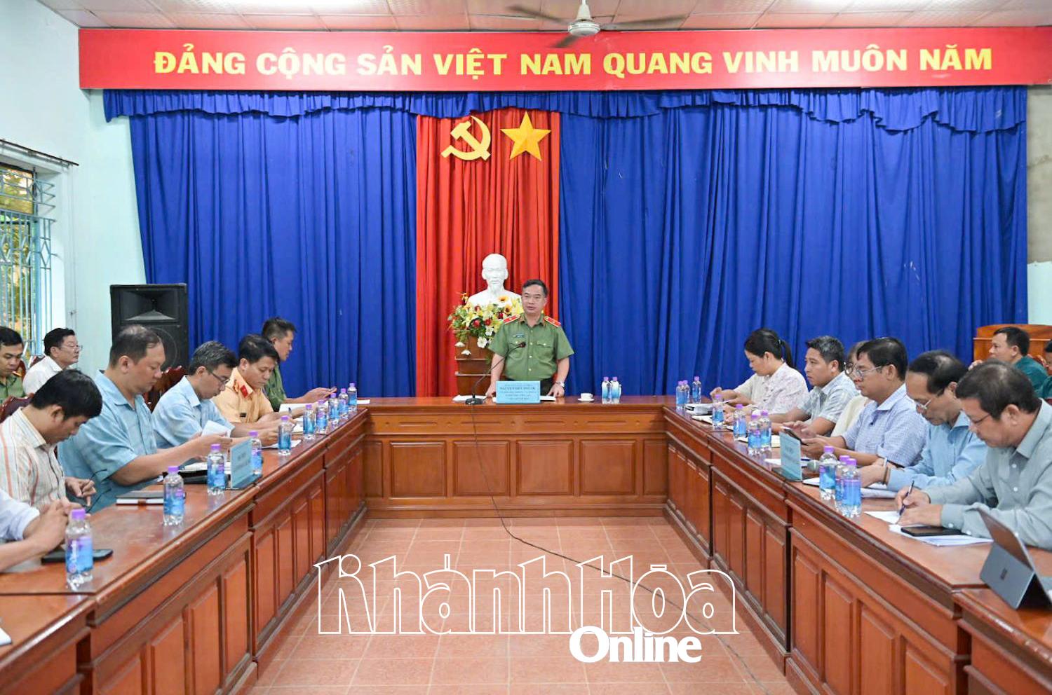 Quang cảnh cuộc họp.