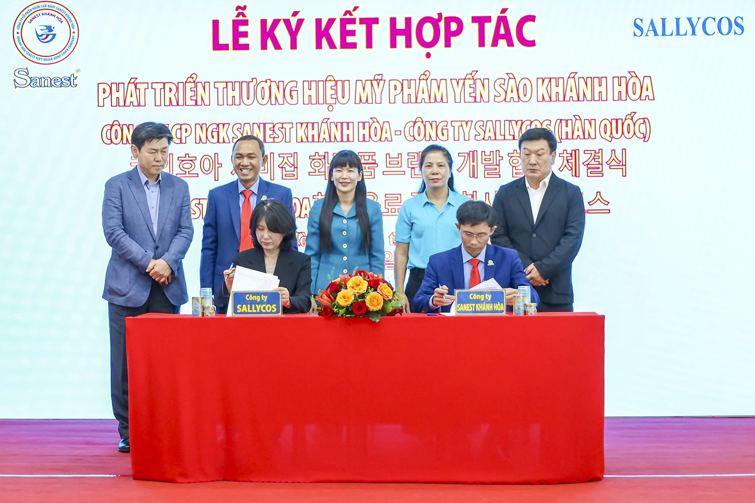 Lễ ký kết phát triển thương hiệu mỹ phẩm Yến sào Khánh Hòa.