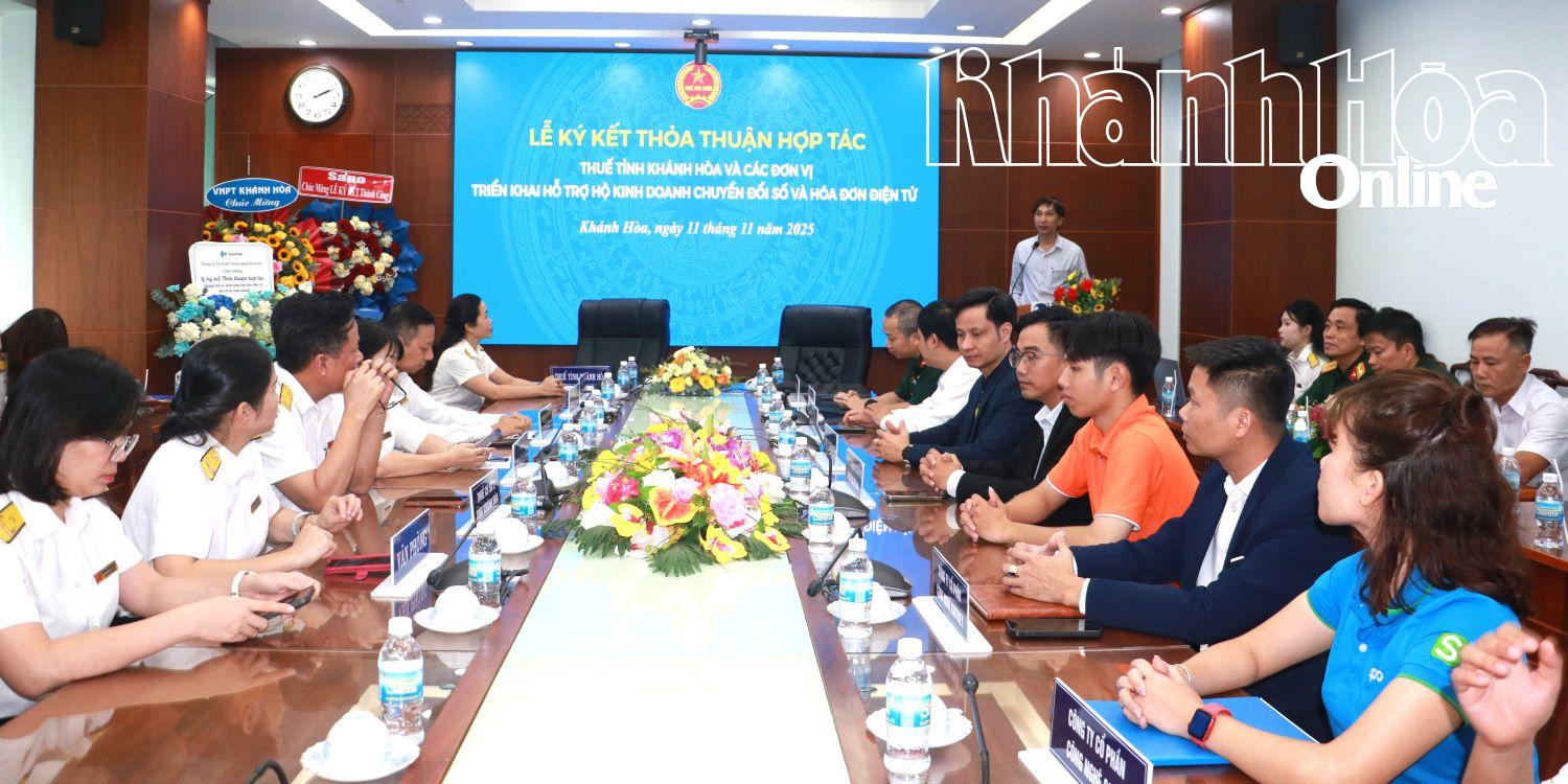 Quang cảnh lễ ký kết